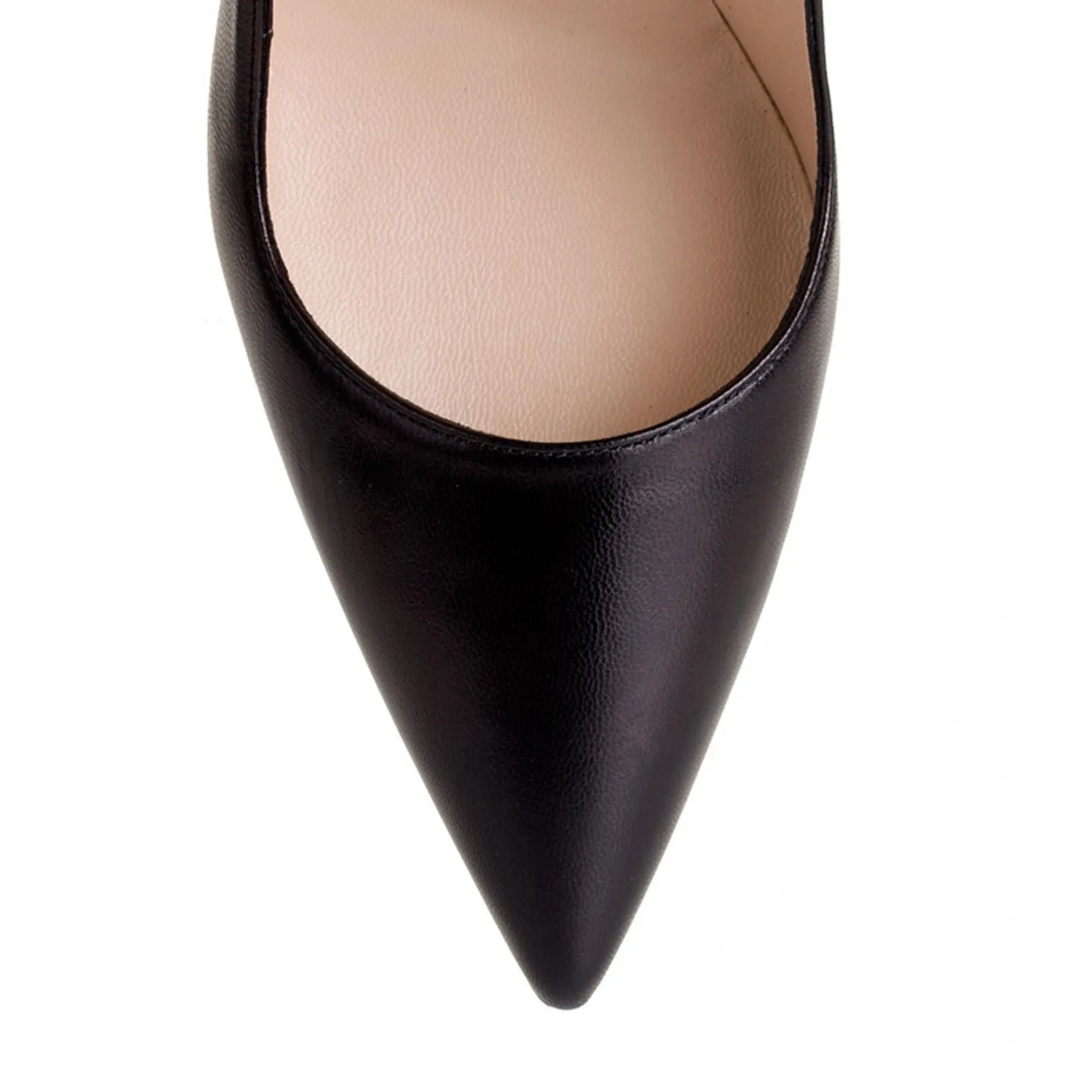 BB105 black leather pumps