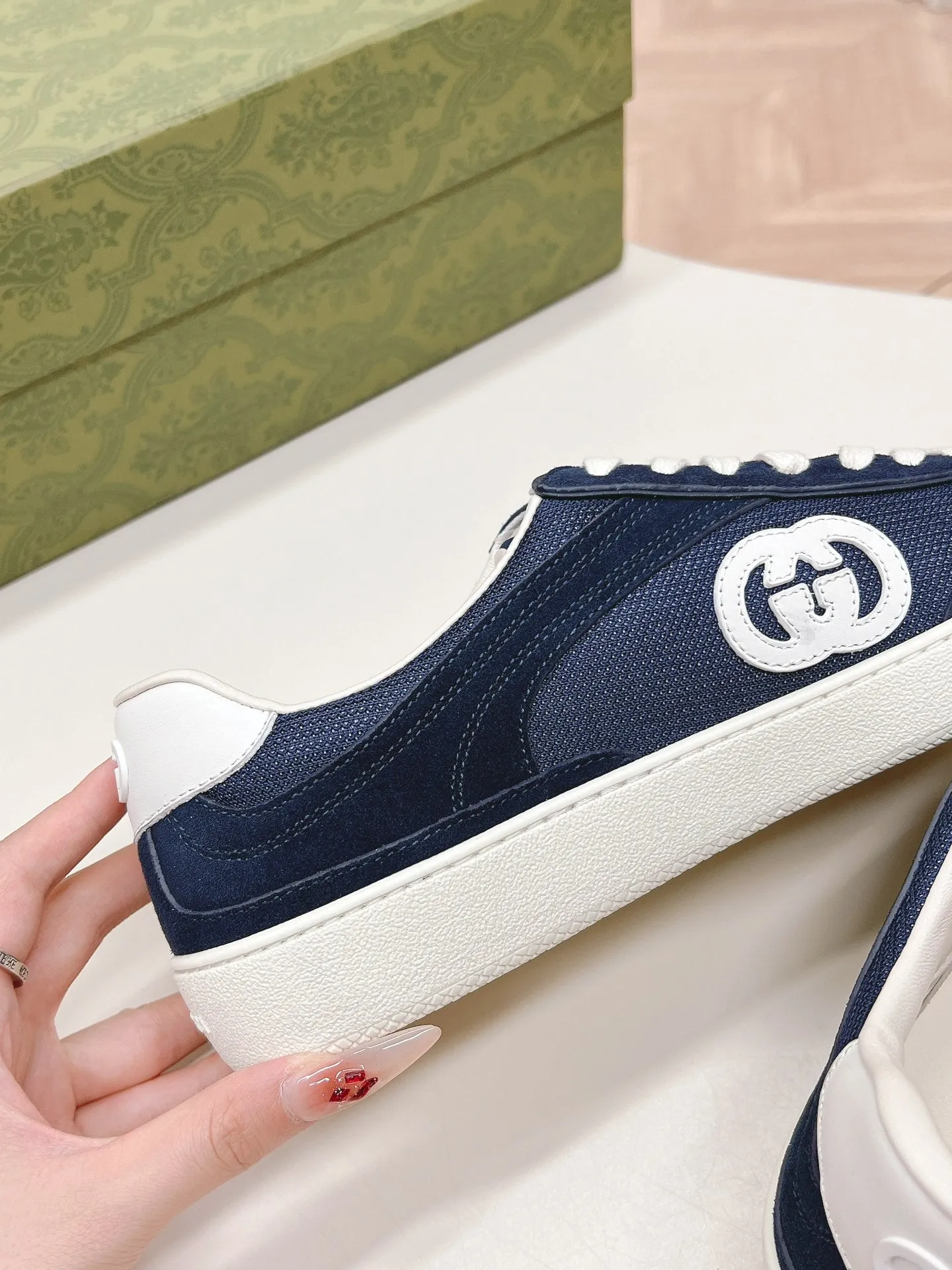 BLUE SUEDE WITH SNEAKER IN Trusted by customers Worldwide availability G SPACE Gucci INTERLOCKING AND MESH