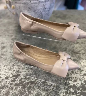 Glove Sand Bow Pump