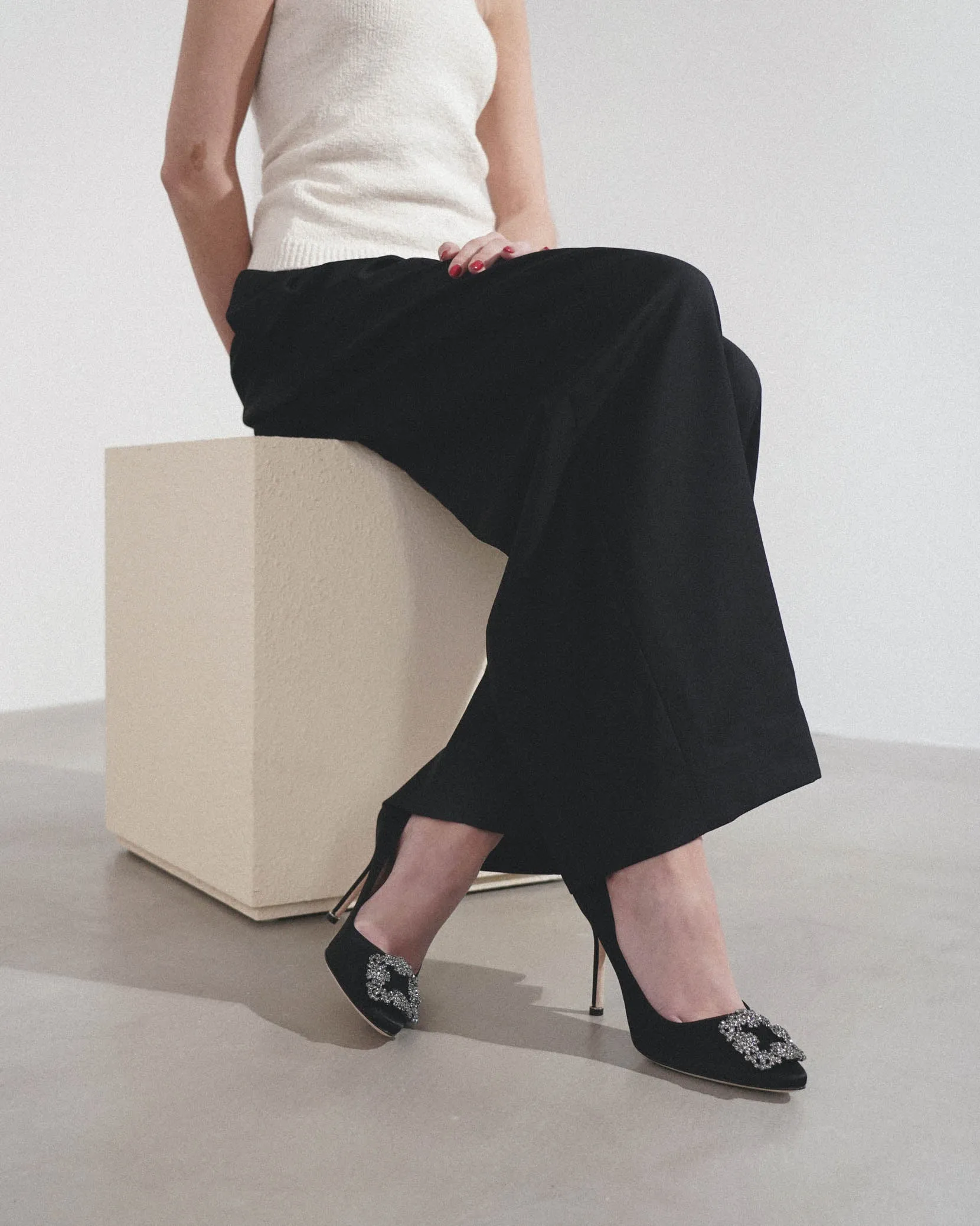 Hangisi 105 black satin pump
