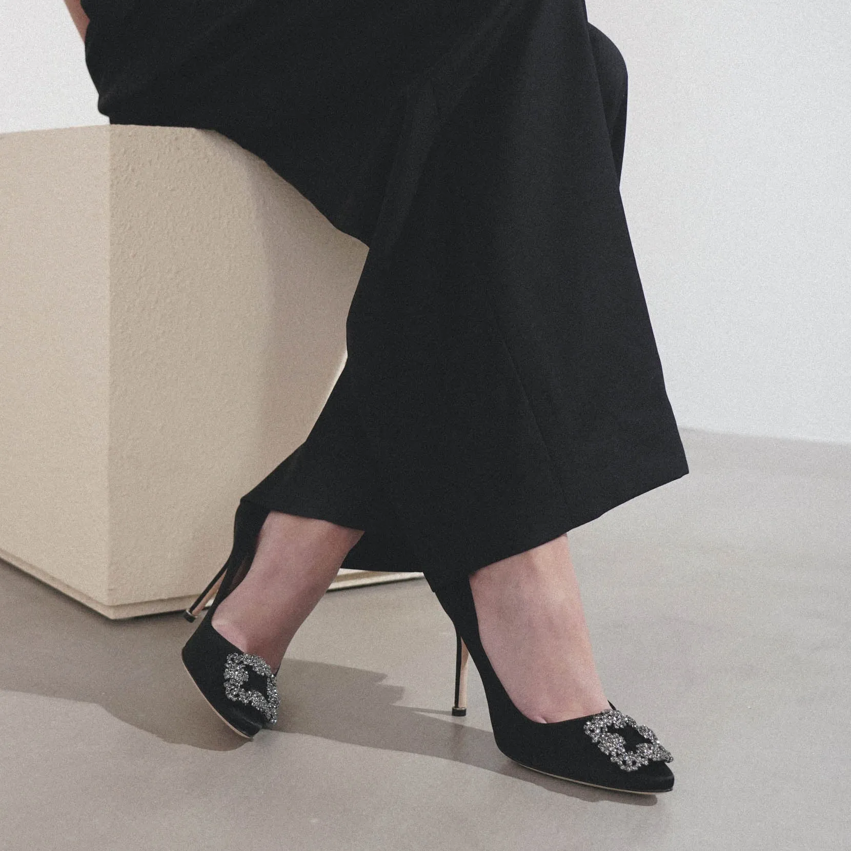 Hangisi 105 black satin pump