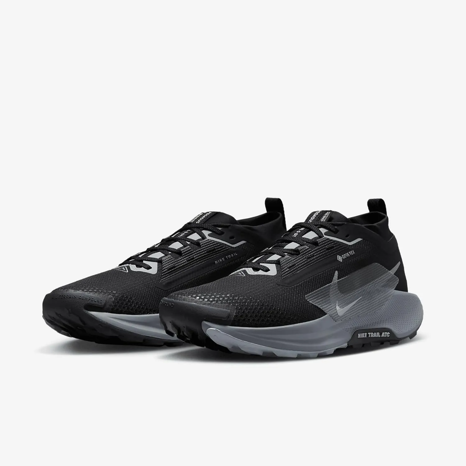 Nike Men's Pegasus Trail 5 Gore-tex Sneaker