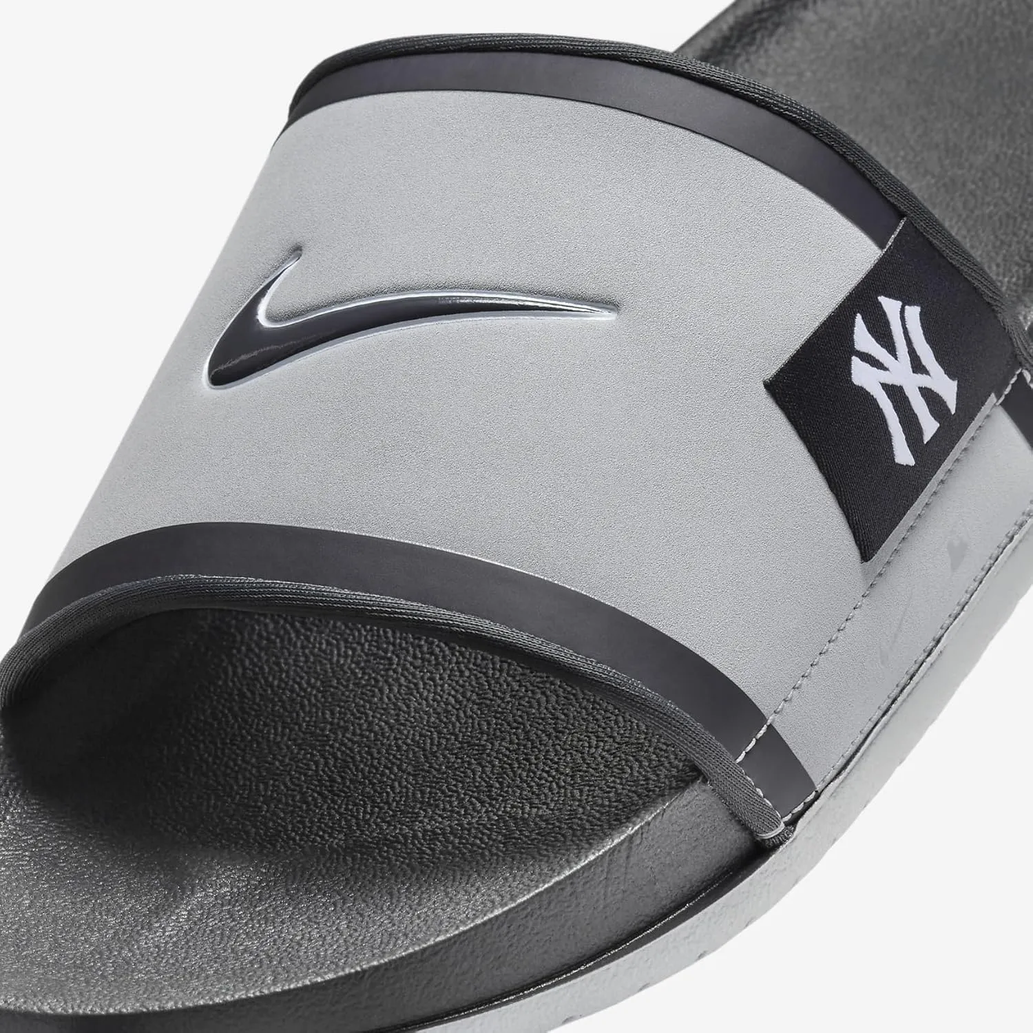 Nike Offcourt (New York Yankees) Offcourt Slides (FN4487-001, Wolf Grey/Dark Smoke Grey/Pitch Blue)