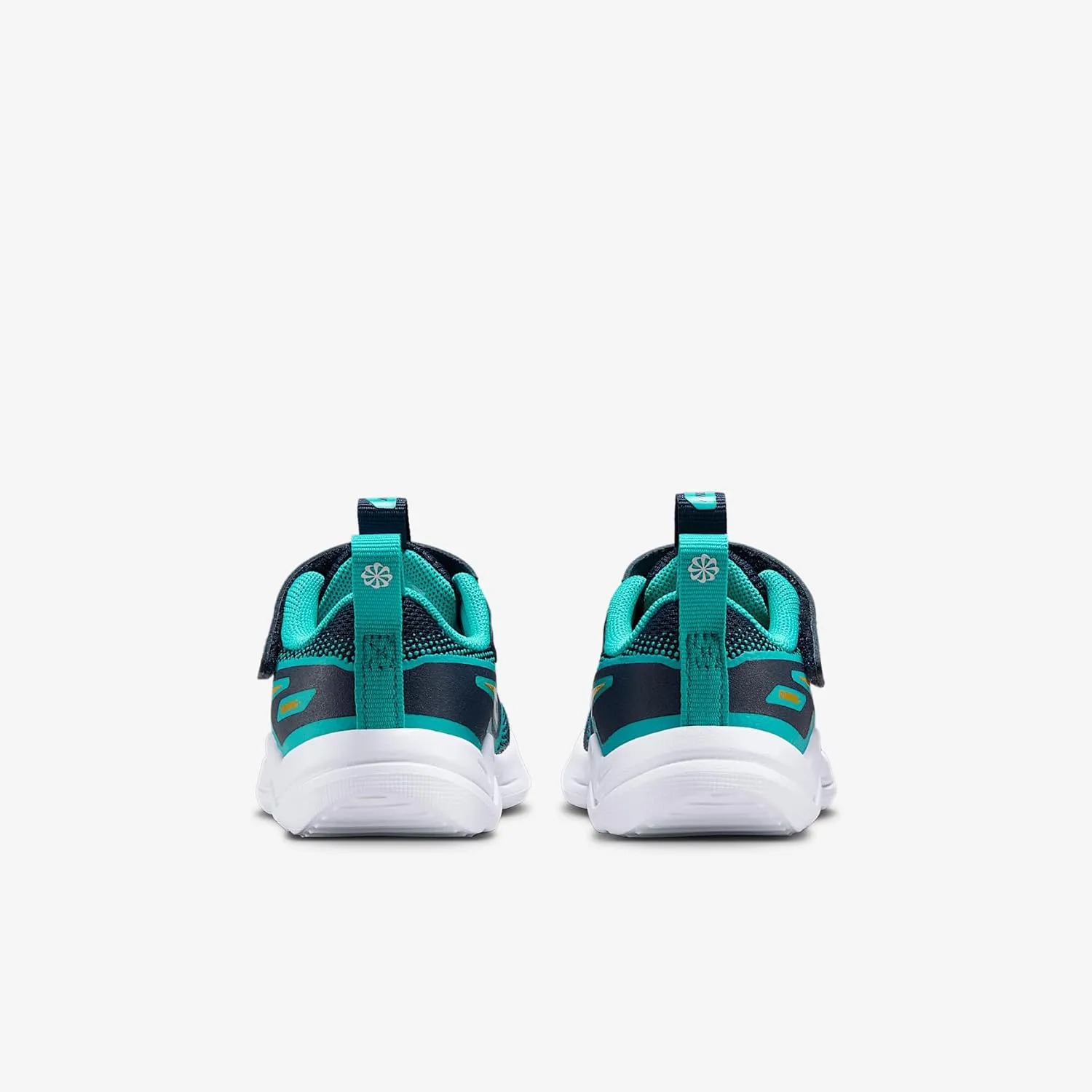 Nike Unisex-Baby Cosmic Runner (Infant/Toddler) Sneaker