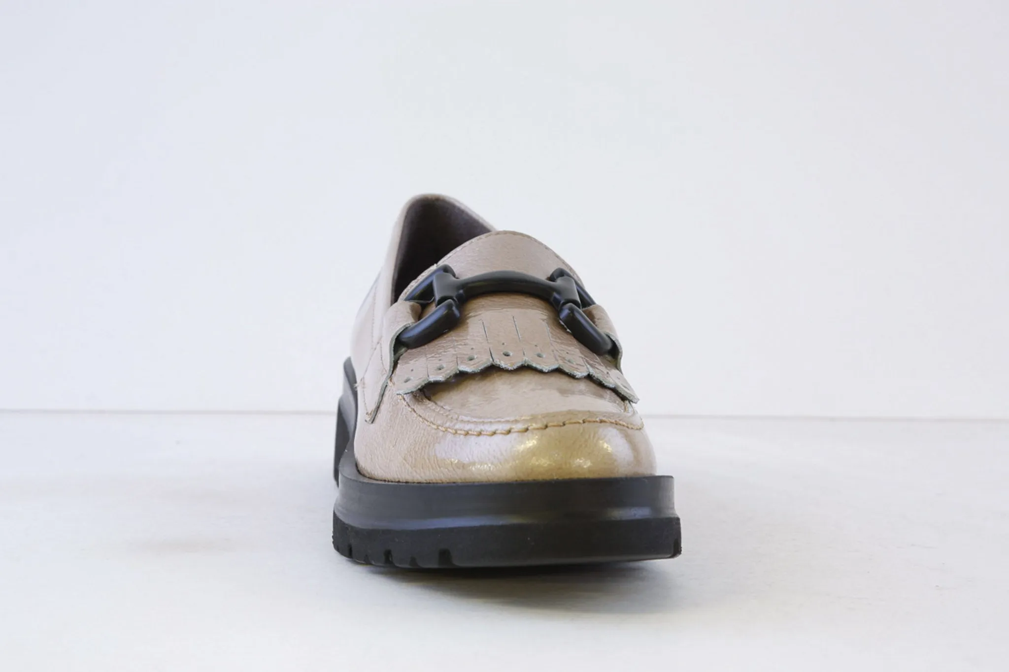 PITILLOS - 10096 SLIP-ON LOW HEEL SHOE - TAUPE PATENT