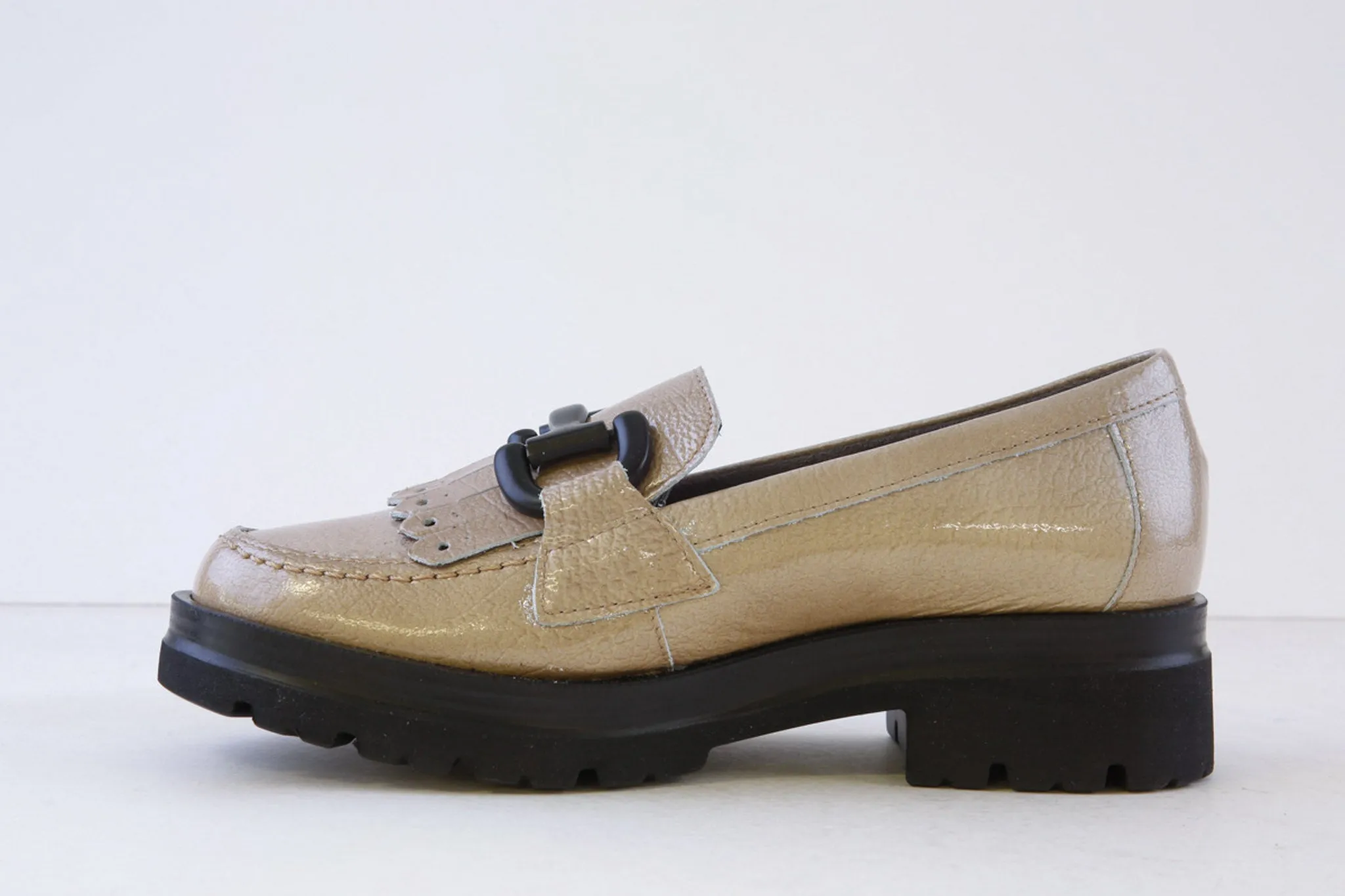 PITILLOS - 10096 SLIP-ON LOW HEEL SHOE - TAUPE PATENT