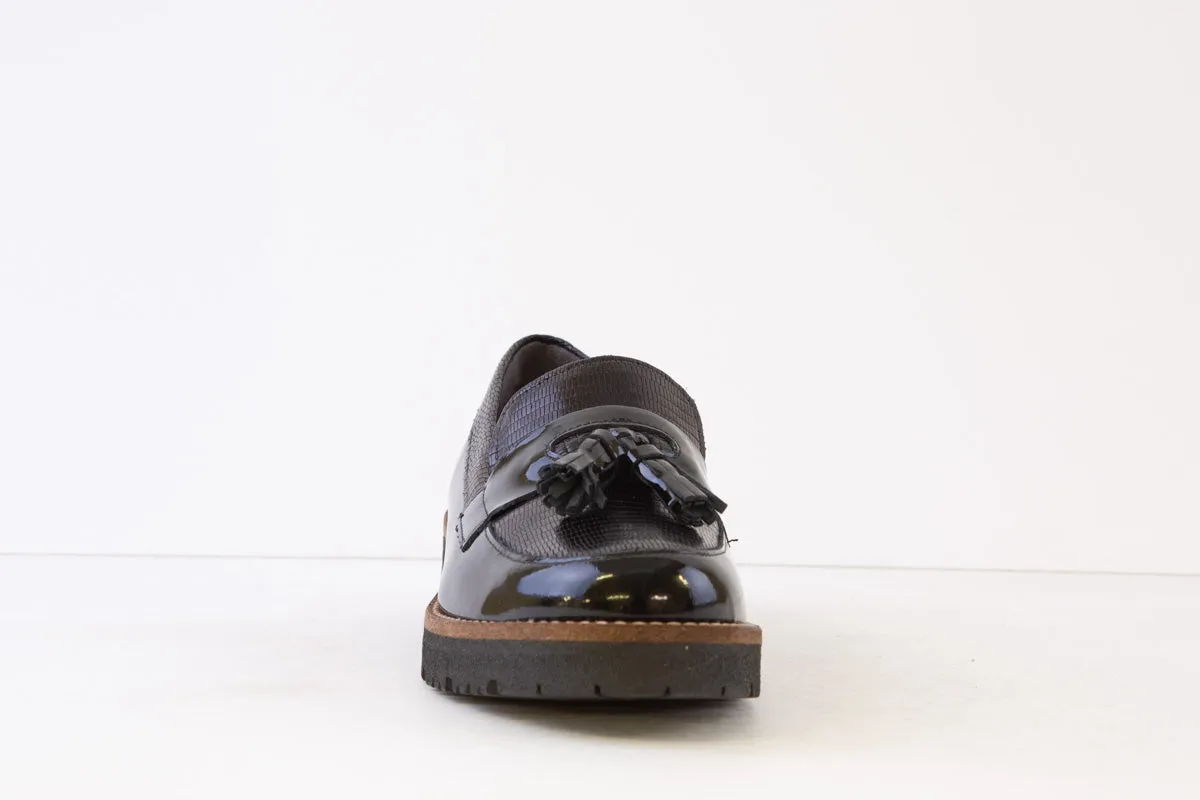 PITILLOS - 5377 LOW HEEL LOAFER WITH TASSEL - BLACK PATENT