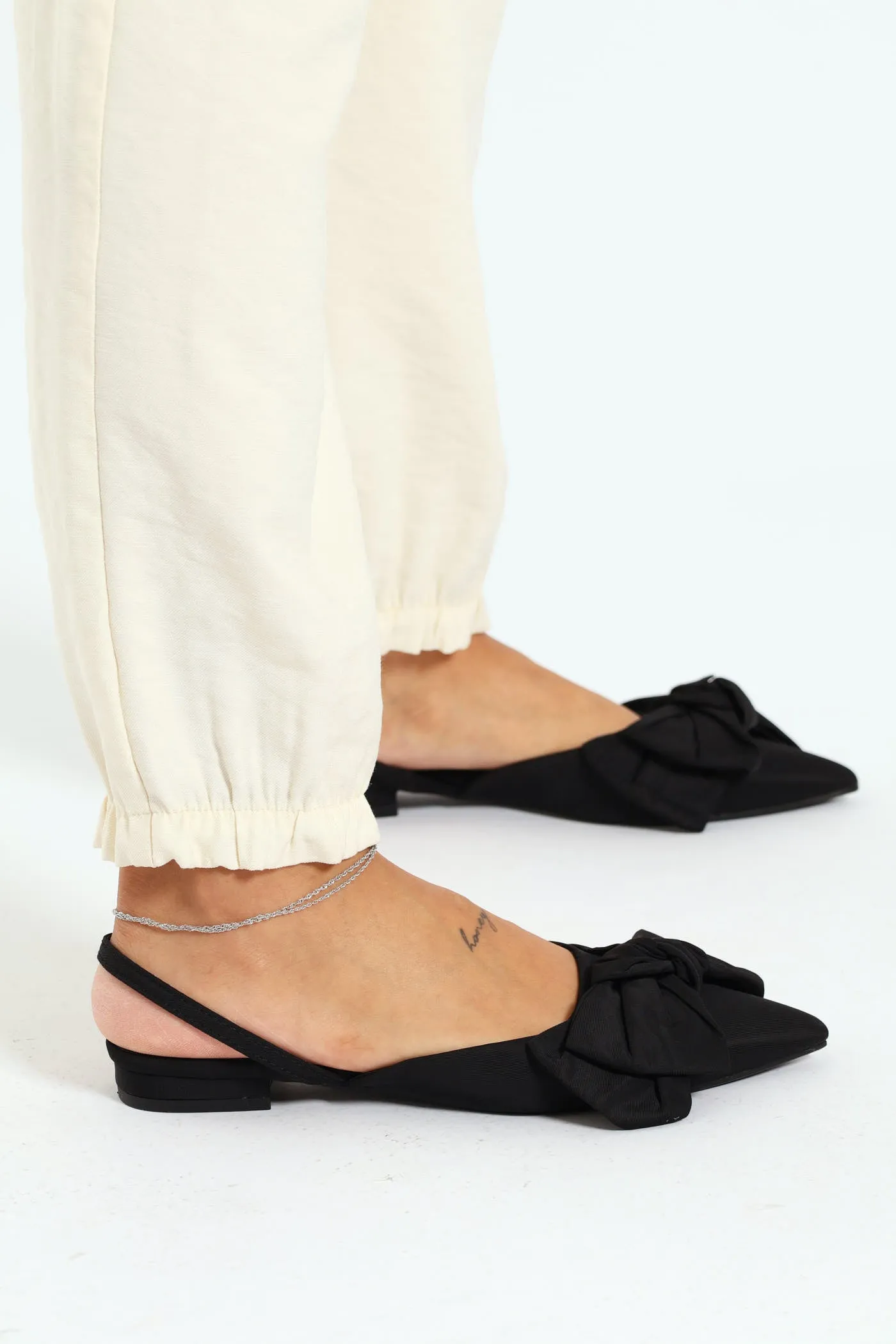 Pointy Fabric Slingback Pump With Fabric Bow - Black