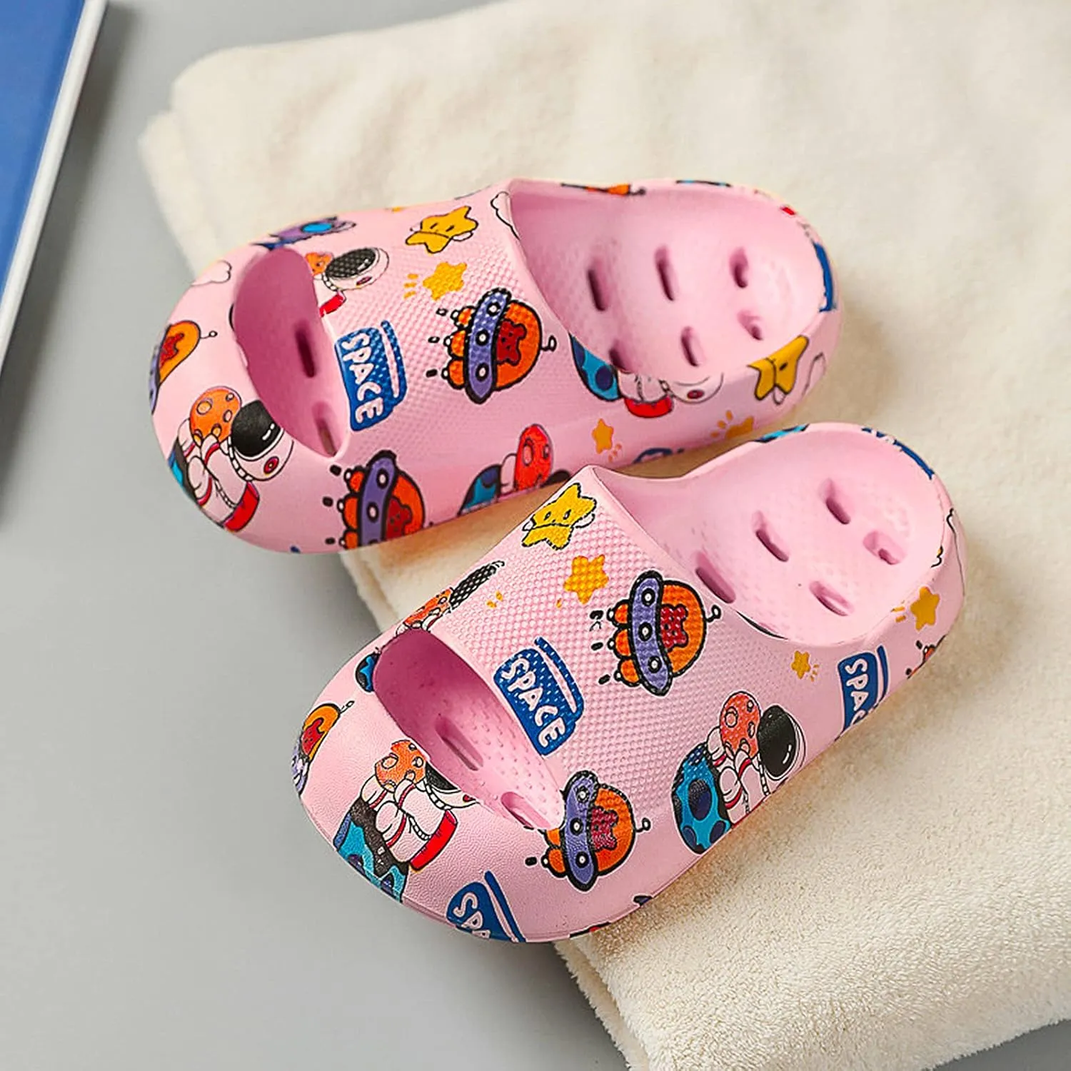 techcity Boys Girls Slide Sandals Soft Cushioned Thick Sole Non-slip Summer Slippers Quick Drying Bathroom Shower Pool Beach Sandals for Toddler Little Kids
