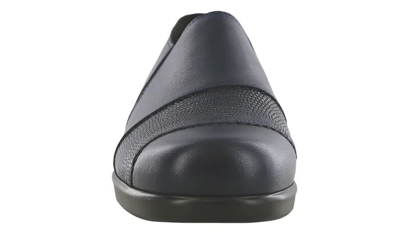 Women's Nora Slip On Loafer in Navy