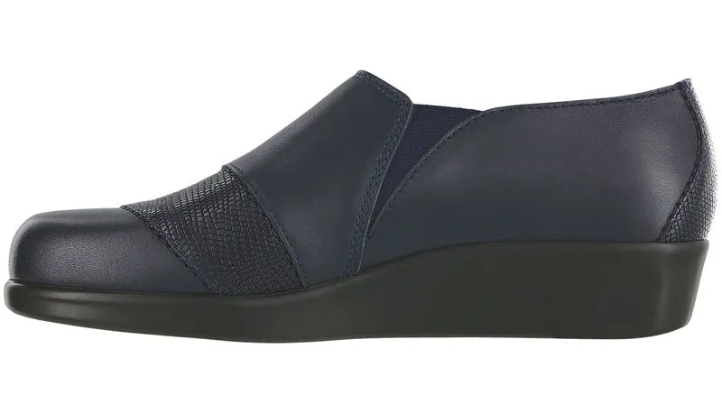 Women's Nora Slip On Loafer in Navy