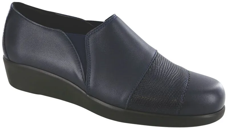 Women's Nora Slip On Loafer in Navy